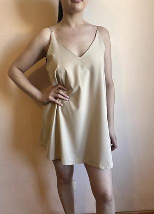 Сукня в білизняному стилі