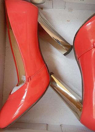 Туфлі яскраві