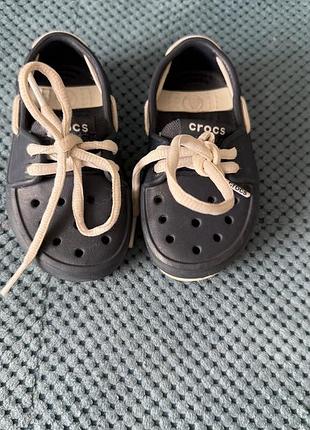 Літні закриті мокасини від crocs