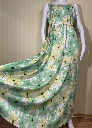 Довге яскраве плаття