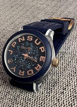 Кварцевые женские часы superdry