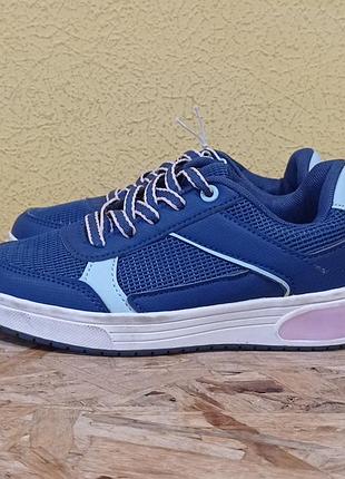 Кросівки дитячі 2