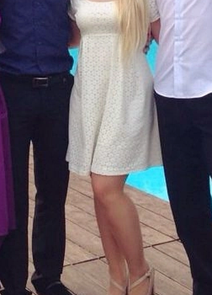 Платье h&amp;m молочного цвета l