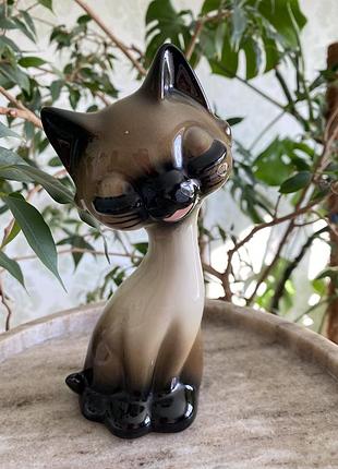 Фигурка сиамского котика