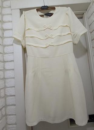 Платье молочного цвета праздничное