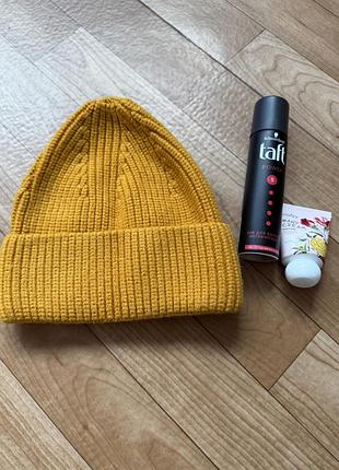 Шапка желтая 2
