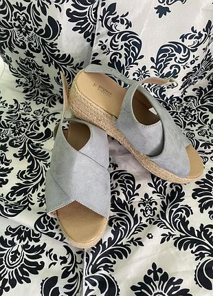 Босоніжки на плетеній підошві