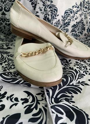 Біленькі лофери