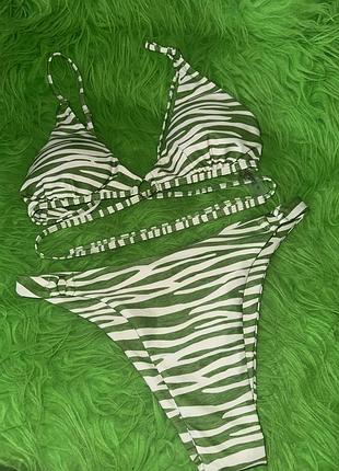 Купальник в принт зеленой зебры размер м