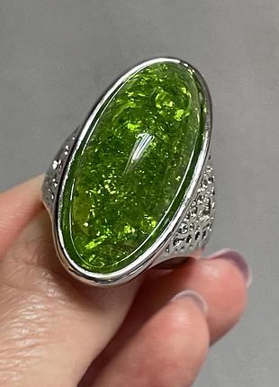 Кольцо с зеленым янтарем