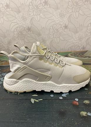 Крассовки nike air huarache орігинал 40 розмір.
