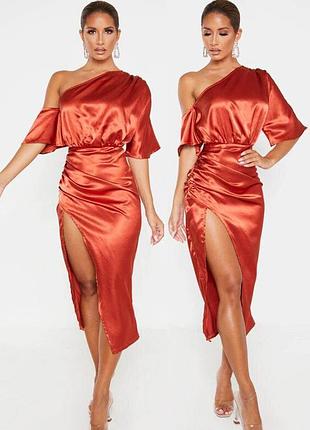 Распродажа платье prettylittlething миди на одно плечо c драпировкой