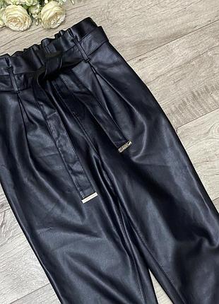 Штаны эко-кожа, кожаные штаны mom lipsy, р.m