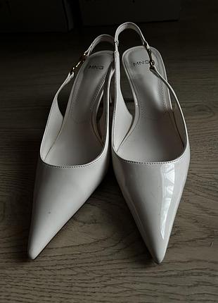 Трендовые лодочки mango