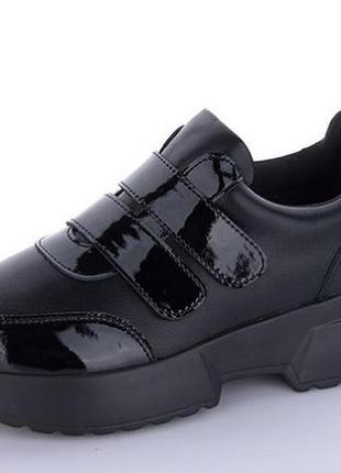 Кроссовки женские