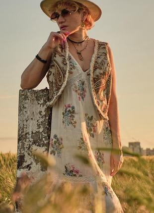 Жилетка в етно-принт