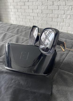 Трендові окуляри fendi
