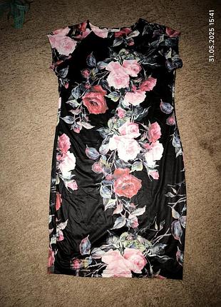Черное платье с крупными розами 🌹