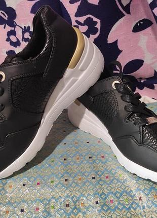 Женские крассовки на лето