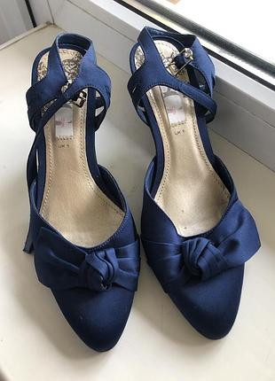 Босоніжки вишукані 37-38 р