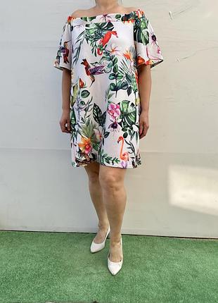 Сукня в тропічний принт