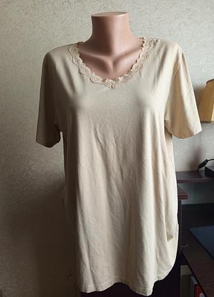 Фірмова м'яка футболка в піжамному стилі.