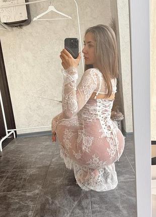 Неймовірна довга мереживна сукня пудрова