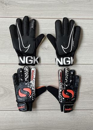 Дитячі воротарські перчатки nike , sondico , 4-3 рр.