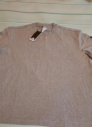 Футболка сірого кольору