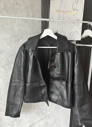 Кожаная черная куртка massimo dutti