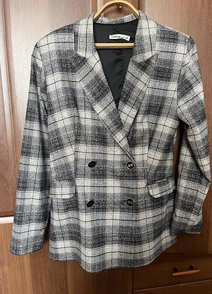 Жіночий костюм