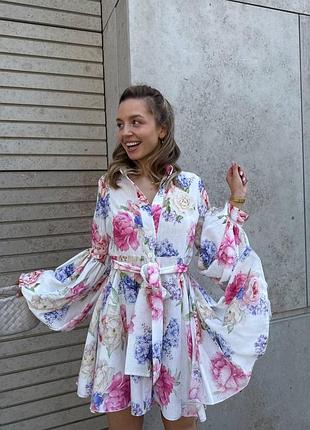 Дуже гарна сукня з рукавами воланами