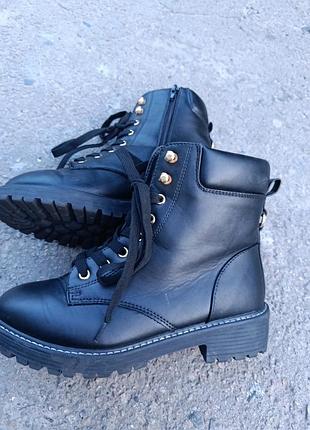 Ботинки жіночі