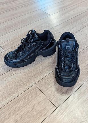 Чорні кросівки fila