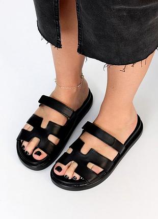 Чорні жіночі якісні шльопанці елегантні липучка регульована зверху популярні шльопанці багатьох сезо