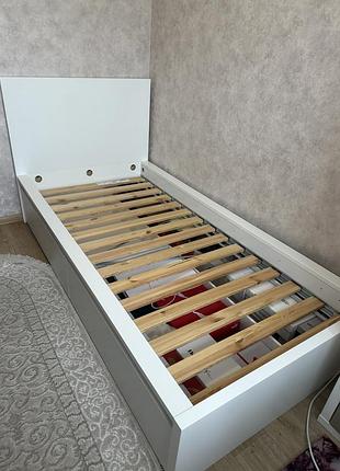 Продаю ліжко ikea malm (90×200 см), майже нове, з дерев’яними ламелями
