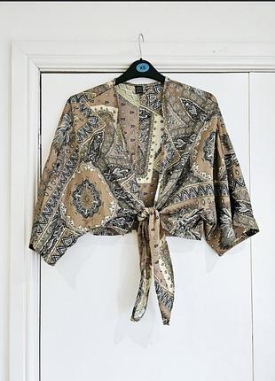 Блуза в цікавий принт shein