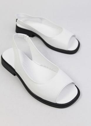 Білі жіночі босоніжки з натуральної шкіри класичні з квадратним носком
