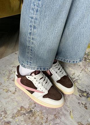 Жіночі кросівки nike air jordan 1 x travis scott low og wmns pink oxford