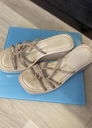 Шльопанці  зі стразами турецького виробництва