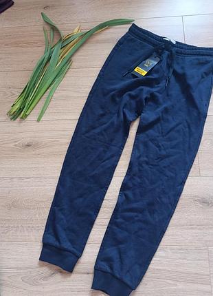 Спортивні штани 9/10 років