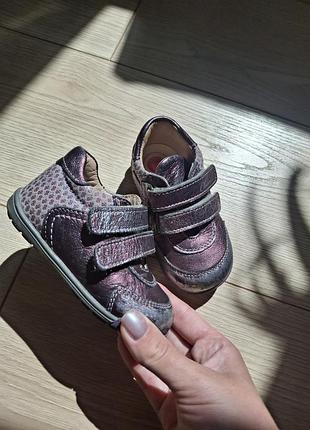 Кросівки дитячі 2