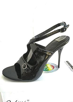 Шкіряні босоніжки на металевих каблуках розмір 37 та 38