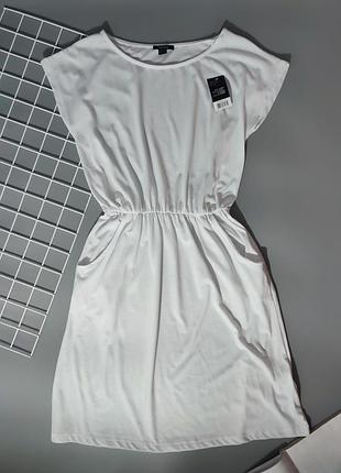 Белое легкое трикотажное женское платье