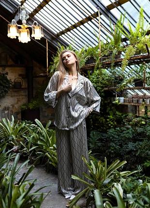 Жіночий літній шовковий костюм двійка сорочка та штани вільного крою