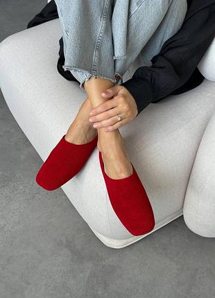 Красные замшевые мюли с перфорацией