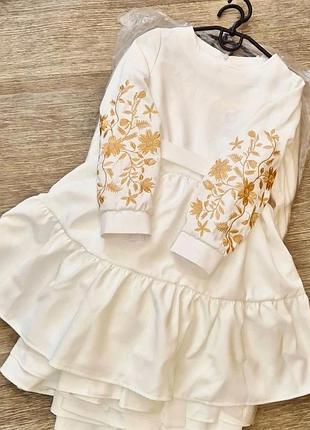 Сукня з вишивкою