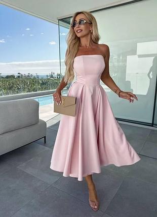 Жіноча сукня плаття літнє без бретелей рукавів бандо пишне міді святкове ніжно рожеве