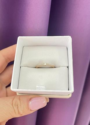 Золотая кольца с бриллиантом