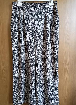 Жіночі штани палаццо.